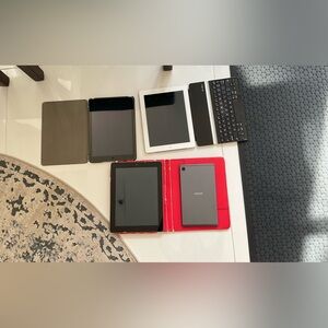 3 iPads and 1 Samsung